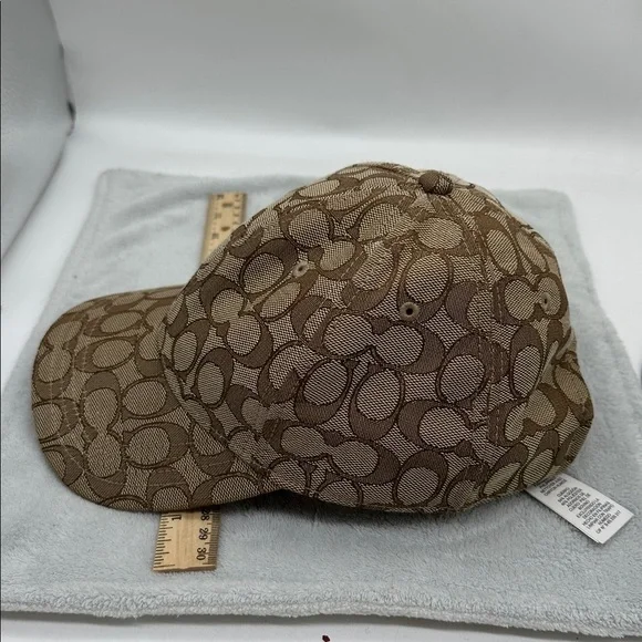 Women’s Jacquard Baseball Cap In Like New Condition - Picture 2 of 6